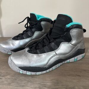 Jordan silver lady liberty 
Size 6.5Y